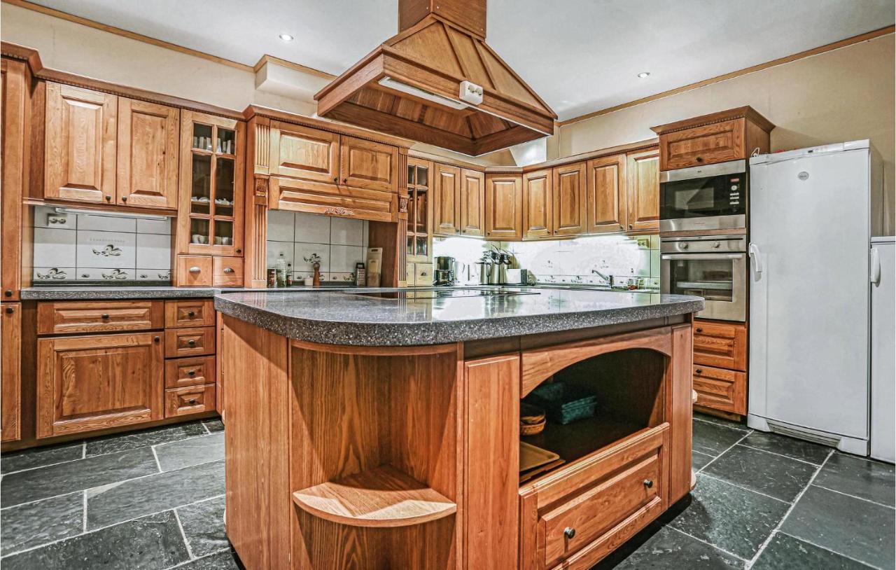 10 Bedroom Amazing Home In Olen Vaka Екстер'єр фото